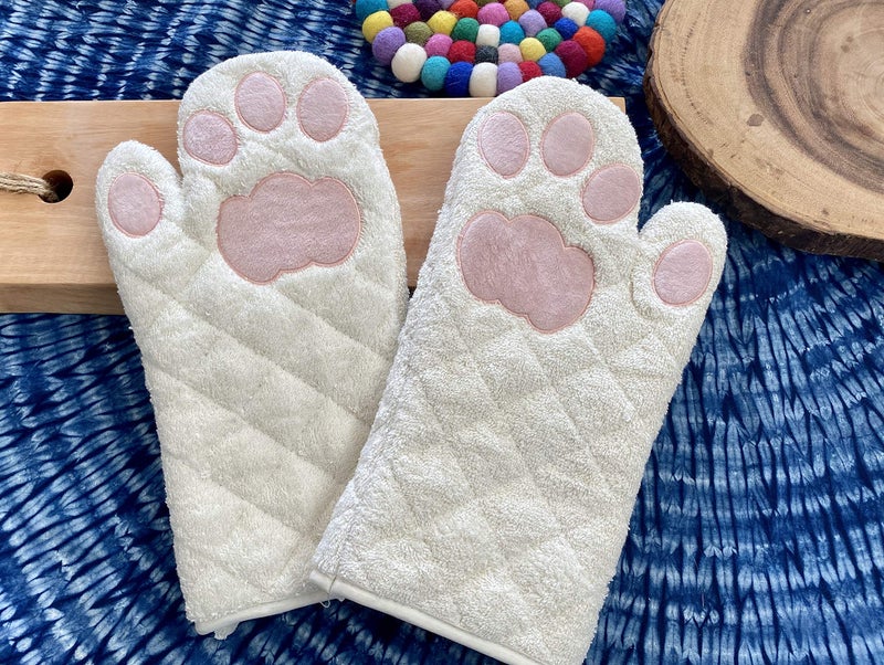 Cricket & Junebug Oven Mitts Cat Paws - White and Pink - Image 2